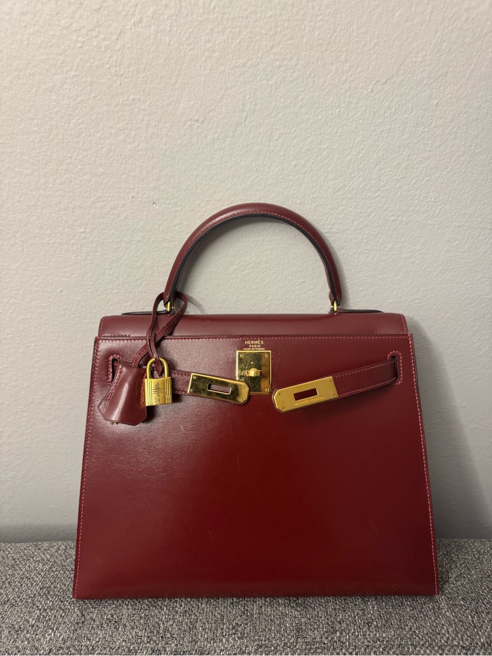 HERMÈS Kelly 28 Sellier Rouge H Box Leather Top Handle bag 1988 GHW
